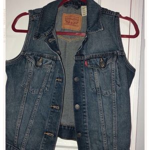 Authentic Levi’s classic denim vest